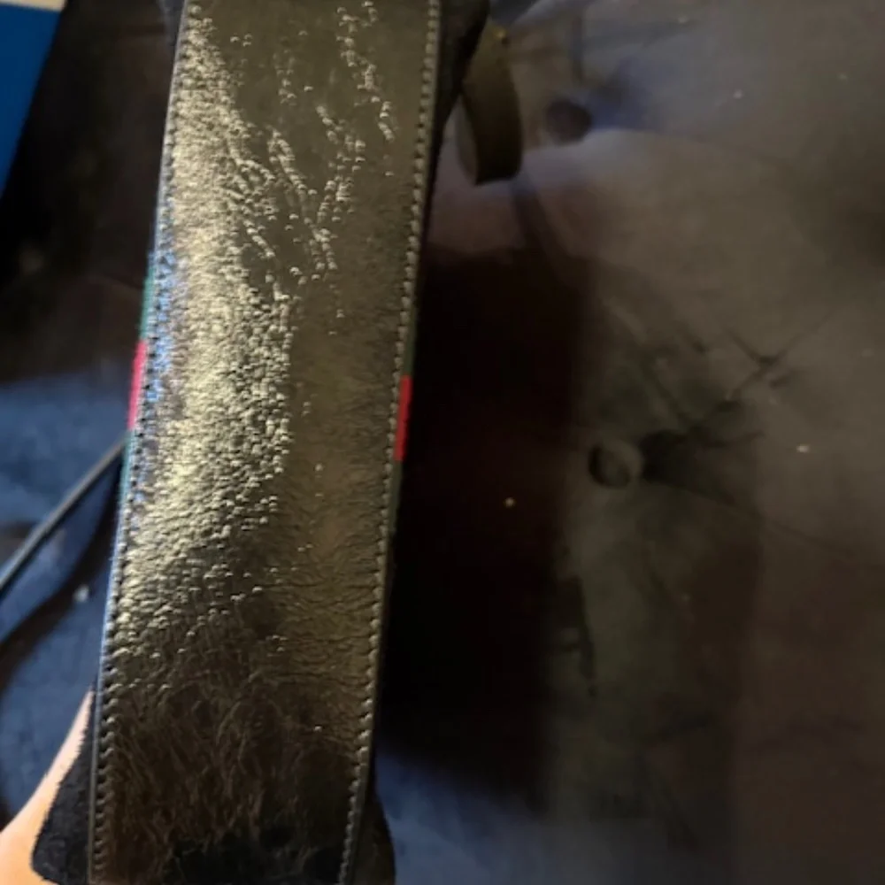 Black Suede Gucci purse with red and green and thin strap - Picture 3 of 4